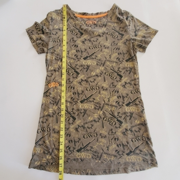 1015 * Girls with Guns Camo V Neck Tee Tan/Green Size Unknown - Picture 7 of 8